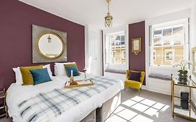 Georgian Apartment Located In The Center Of Bath.